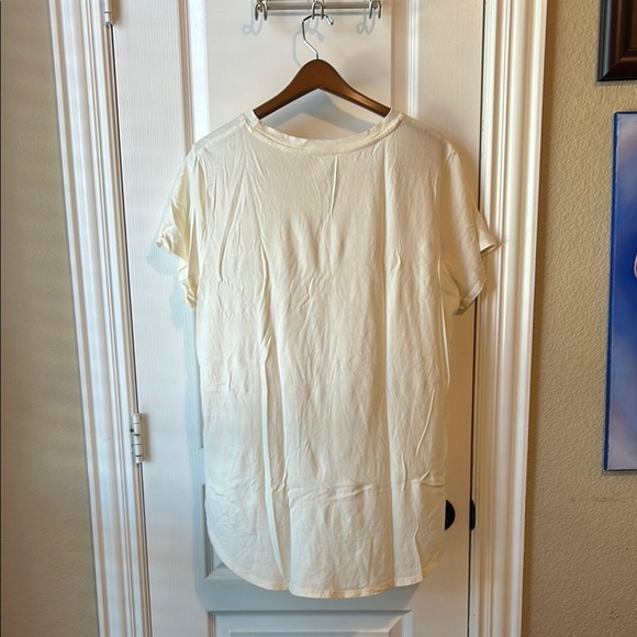 Disney Parks Cream T-Shirt Orange Graphic Mickey Resort Vacation Casual Preppy - Picture 4 of 4